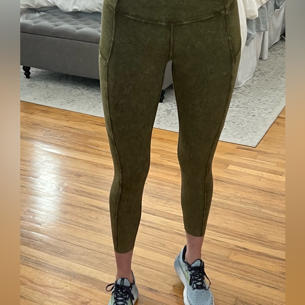 Lululemon cropped leggings